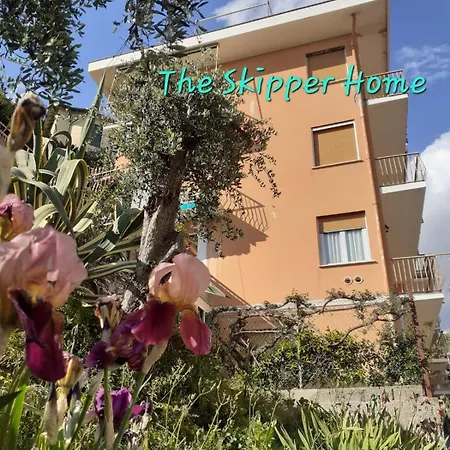 The Skipper Apartment *